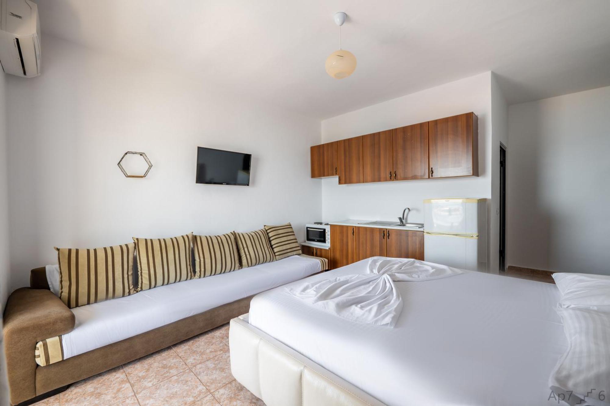 Al Mare Rooms ساراندا المظهر الخارجي الصورة